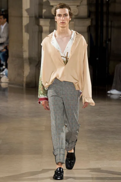 Look 24